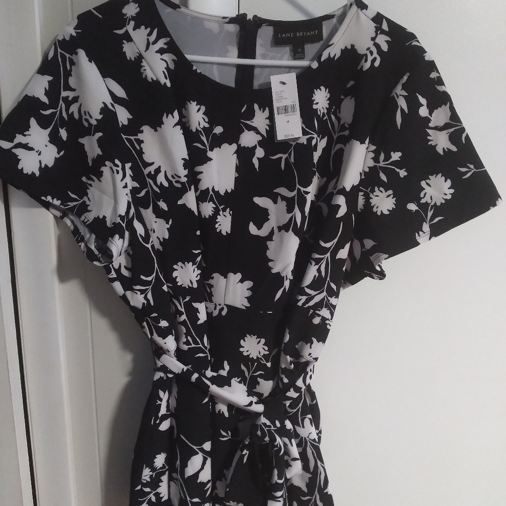 Women's plus size Lane Bryant blouse new with tags. Size 18